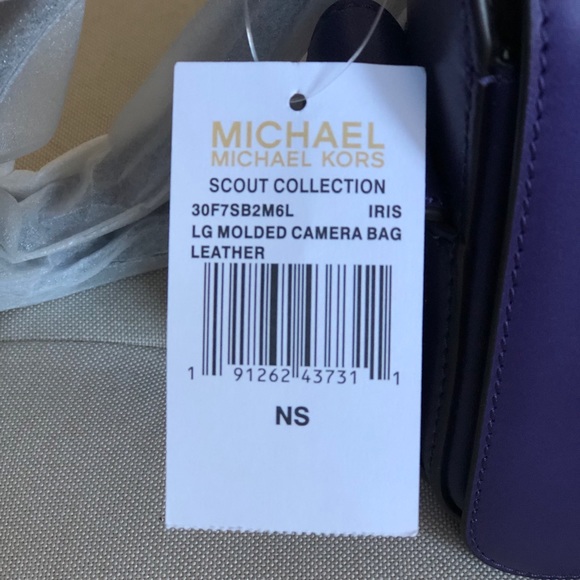 HOST PICK Michael Kors Leather Camera Crossbody - Picture 7 of 11